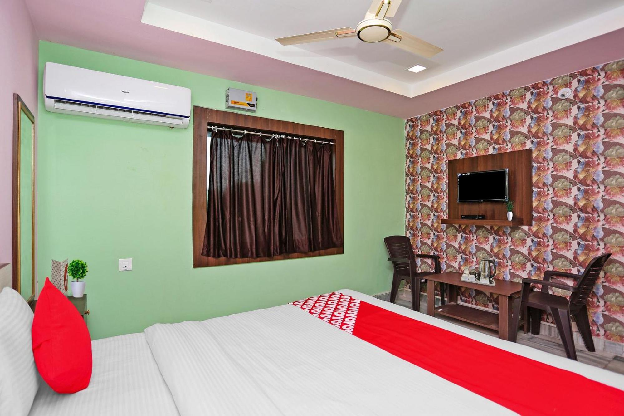 Super Collection O Aryan Hotel Khandagiri Bagian luar foto